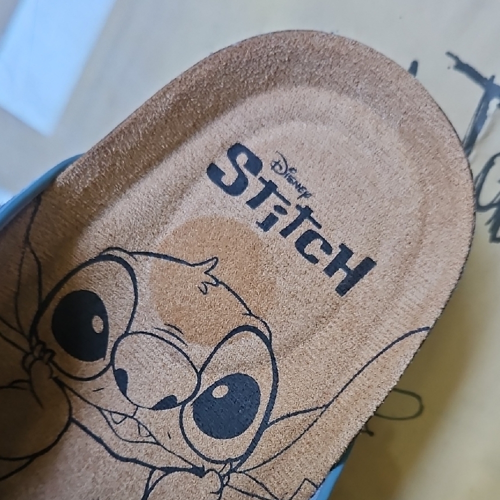Disney Lilo&Stitch Footbed Clogs - Picture 3 of 16